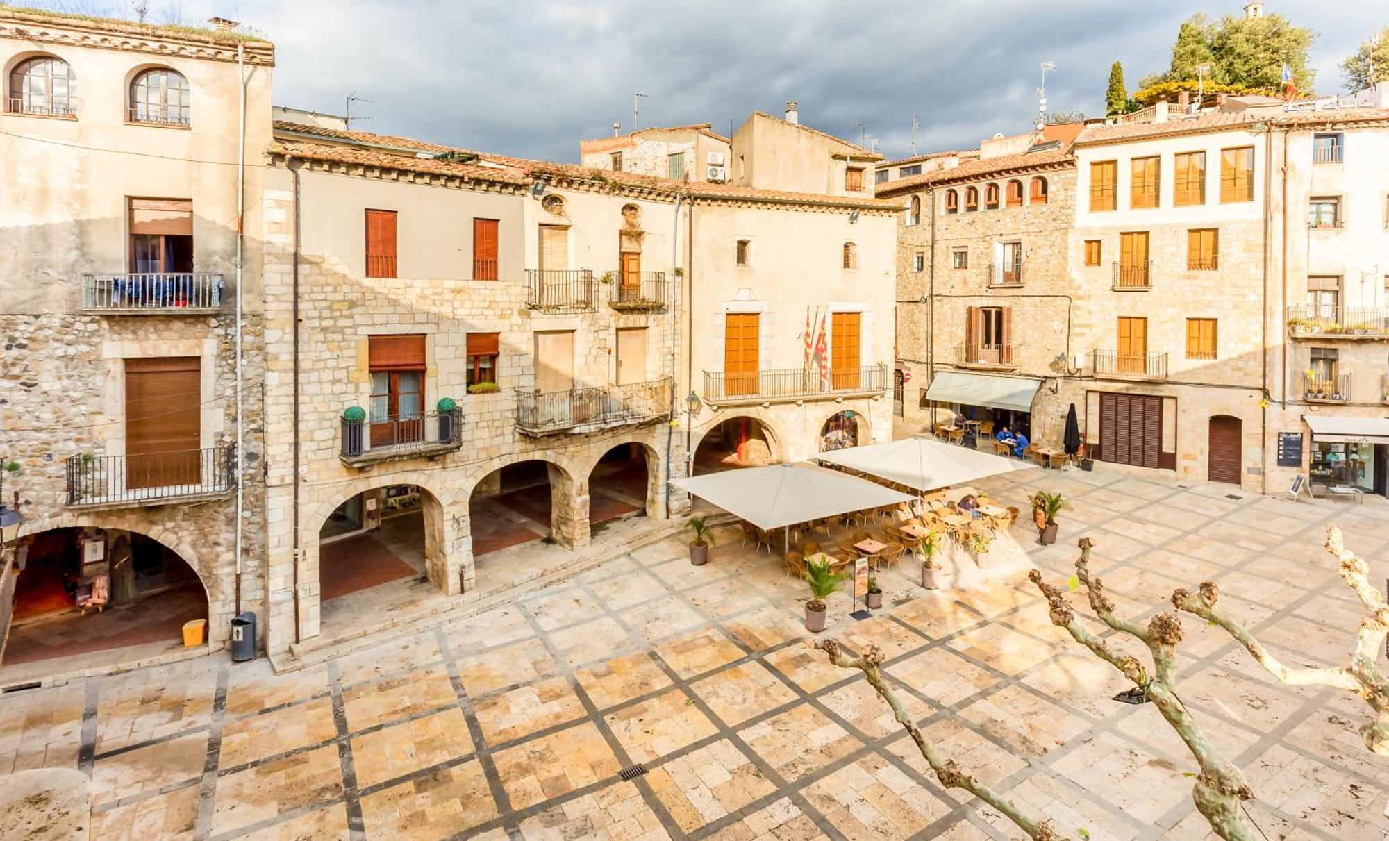 Cintet 22 Vive En El Casco Antiguo De Besalú